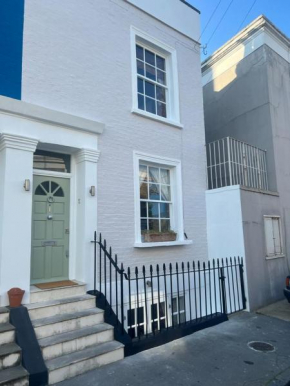 Beautiful Three Bedroom House near Fulham Broadway